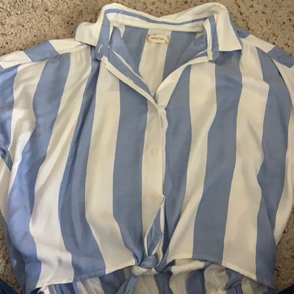 Short sleeve cropped button up with tie - Picture 1 of 1